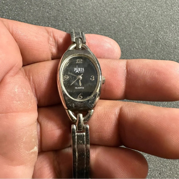 Paris 1937 Ladies Quartz Fashion Watch Silver Tone Black Dial Working - Picture 2 of 10